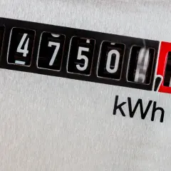Licznik energii pokazuje 14750 kWh. Sprawdź, w jakich godzinach prąd jest najtańszy, by oszczędzać!