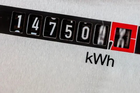 Licznik energii pokazuje 14750 kWh. Sprawdź, w jakich godzinach prąd jest najtańszy, by oszczędzać!