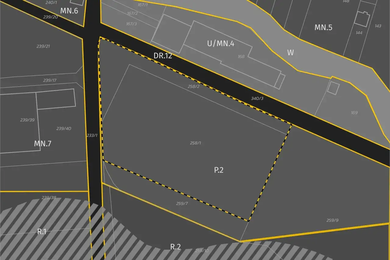 Mapa geodezyjna z zaznaczonymi działkami, drogą DR.12 i nieprzekraczalna linia zabudowy.