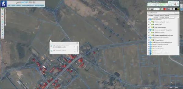 Na mapie widoczny jest numer działki 320407_5.0004.40/1, który można znaleźć po adresie.